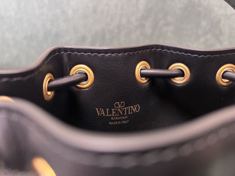 Va1e*ntin0 bucket bag